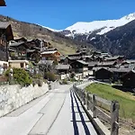 De Sur La Rive Droite Du Val D'herens Mase